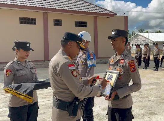 polisi dipecat