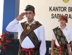 Bupati Sabu Raijua Pimpin Upacara Hardiknas 2026, Tekankan Pendidikan Bermutu untuk Semua