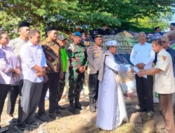 Pemkab Sabu Raijua dan Tokoh Nasional Serahkan Hewan Kurban Idul Adha 1447 H di Masjid An’nur Seba
