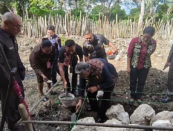 Wabup Thobias Uly Letakkan Batu Pertama Revitalisasi 5 SD di Sabu Raijua, Tekankan Transparansi Pembangunan