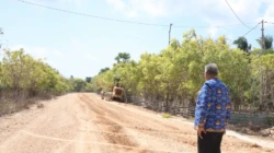 Wabup Sabu Raijua Pantau Proyek Jalan SP Menia–Kolouju Senilai Rp7,44 Miliar, Minta Kualitas jadi Prioritas